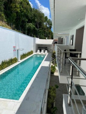 Apartamento em condomínio de luxo próximo à praia